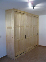 Skříň