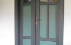 Dveře vchodové (masiv)